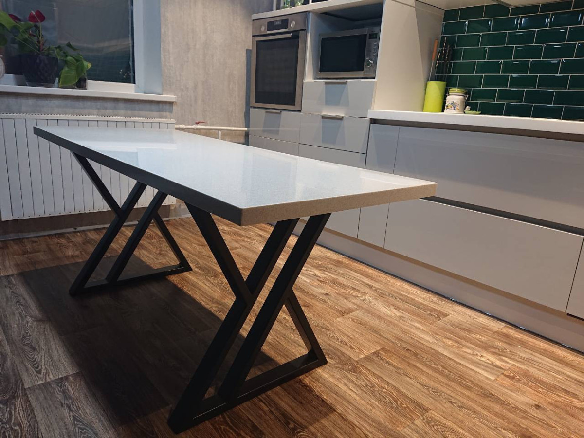 Обеденные столы